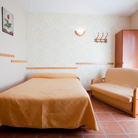 Apartamentos Rurales "La Fuentecilla" Баньос-де-Монтемайор Экстерьер фото