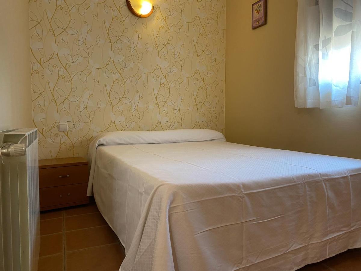Apartamentos Rurales "La Fuentecilla" Баньос-де-Монтемайор Экстерьер фото