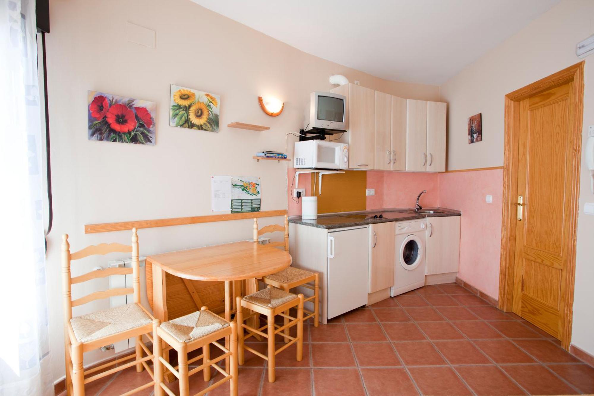 Apartamentos Rurales "La Fuentecilla" Баньос-де-Монтемайор Экстерьер фото