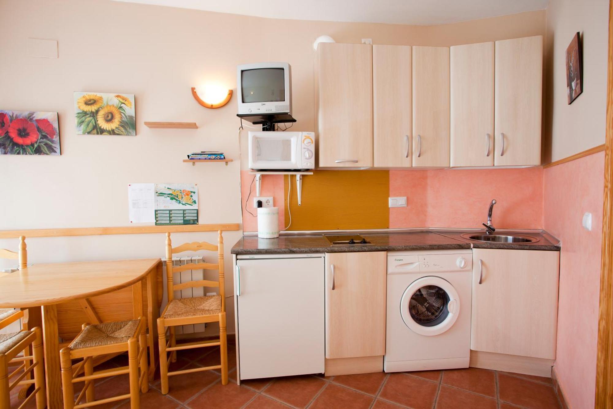 Apartamentos Rurales "La Fuentecilla" Баньос-де-Монтемайор Экстерьер фото